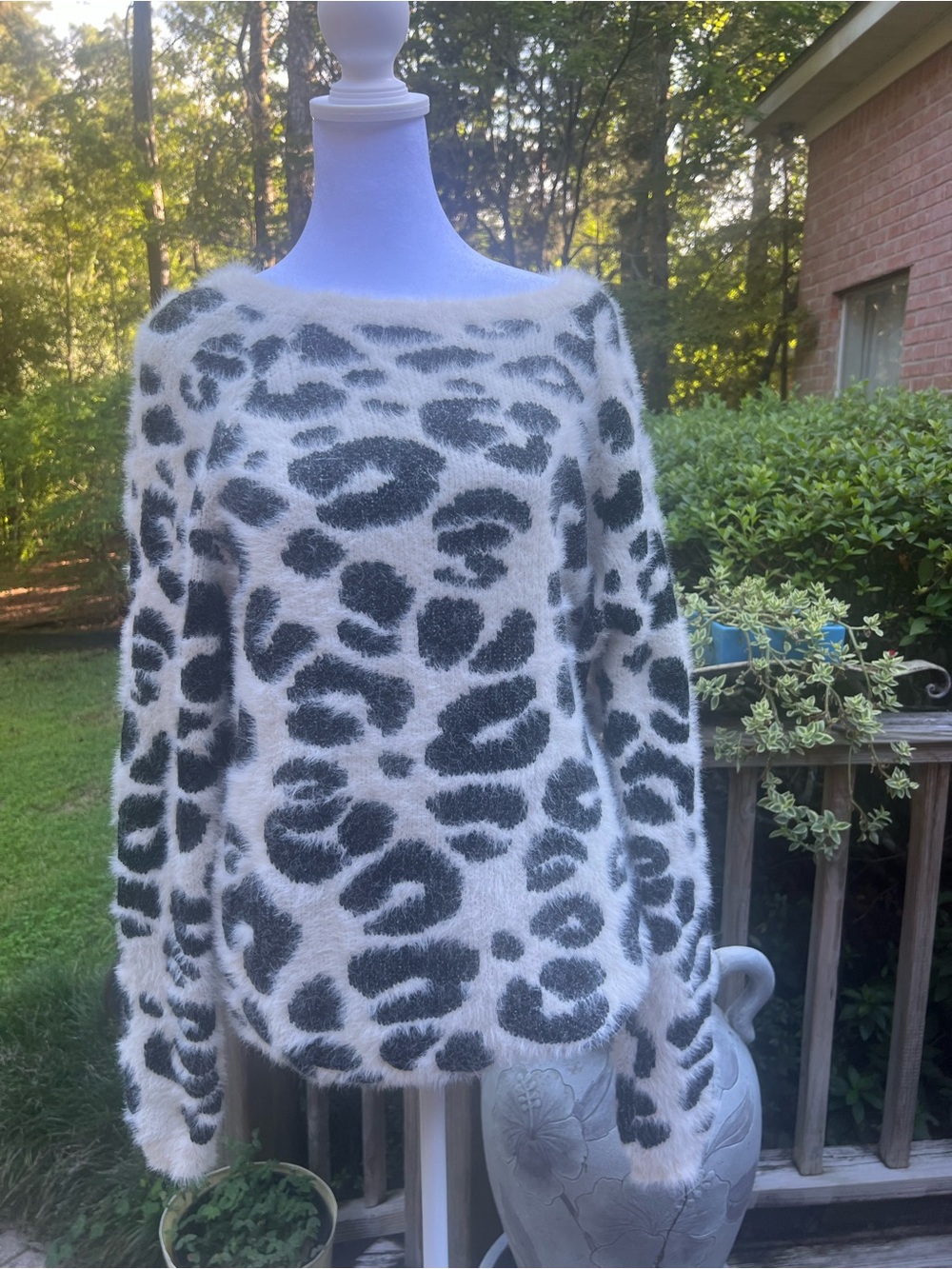 Andrée by Unit Fuzzy Leopard Print Sweater Ivory Black M